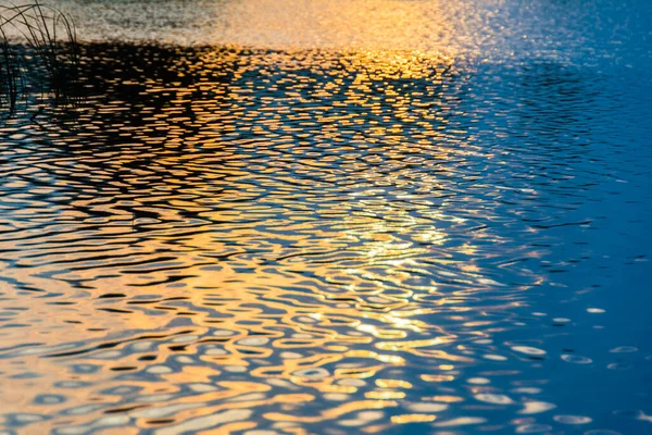 Reflet Soleil Dans Eau Ondes Solaires Photo Calme Coucher Soleil — Photo