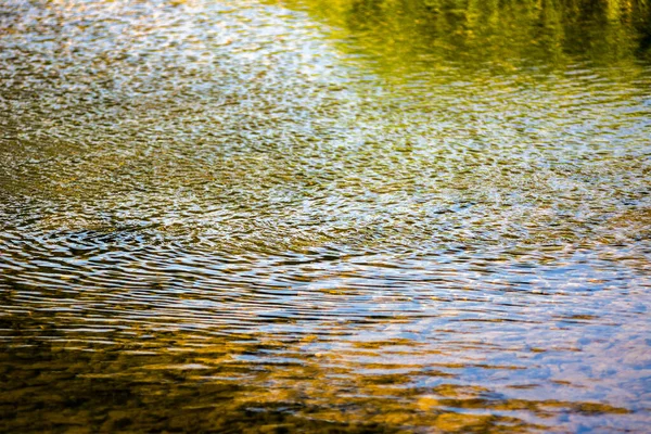 Watergolven Bij Zonnig Weer Voorjaarszomer Herfst Picknick Kamperen Kamperen Rustige — Stockfoto