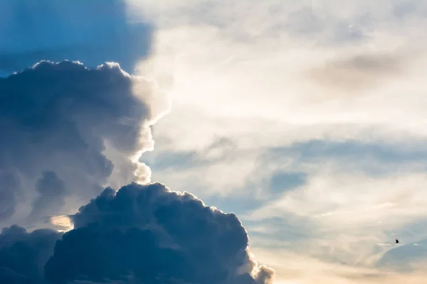 Pôr Sol Natural Céu Dramático Brilhante Terra Negra Paisagem Sob — Fotografia de Stock