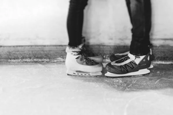 Lovers Skates Stand Face Face Close Black White Photo Added — Stock Photo, Image