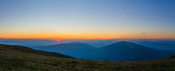 Первые Последние Лучи Солнца Горном Перевале Утром Вечером Природе Красочный — стоковое фото