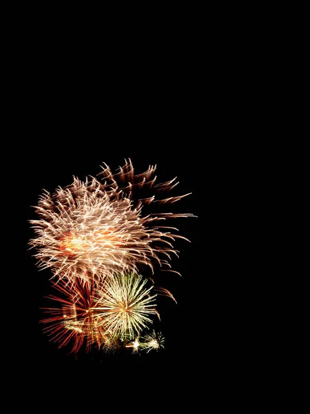 Gece havai fişeklerin hafif boyası bayram etkinliği