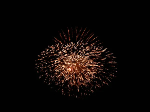 Gece havai fişeklerin hafif boyası bayram etkinliği