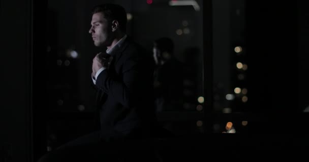 Businessman Finishing Work Lat Night Checking Smartphone — Stock Video