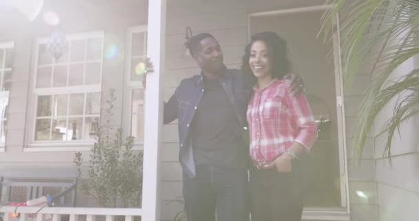 家の外のアフリカ系アメリカ人のカップルの肖像画 — ストック動画