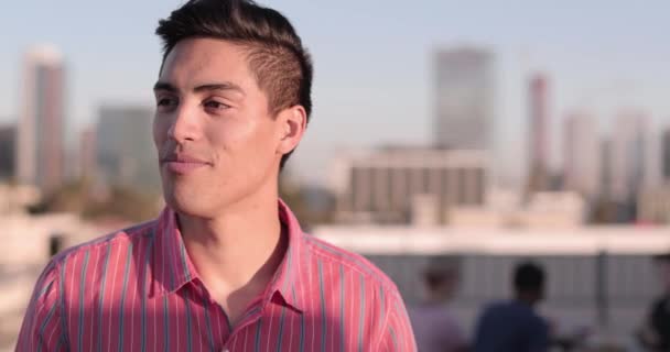 Portrét Hispánský Mladých Dospělých Mužů Venku Létě — Stock video