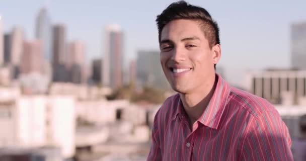 Retrato Hispânico Jovem Adulto Masculino Livre Verão — Vídeo de Stock