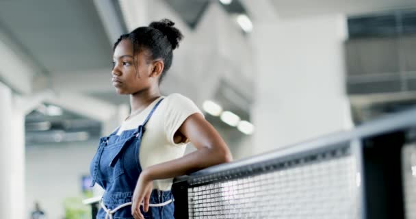 アフリカ系アメリカ人の女子学生の肖像画 — ストック動画