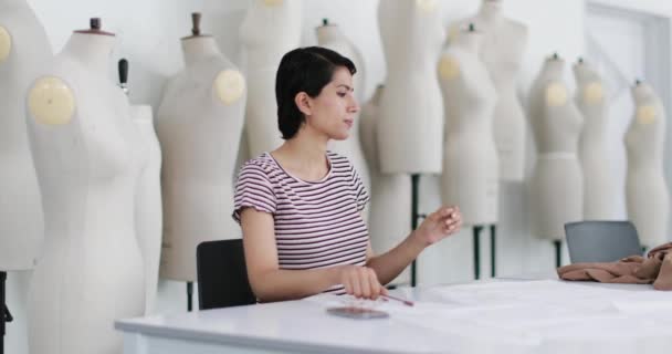 Estudante Árabe Designer Moda — Vídeo de Stock