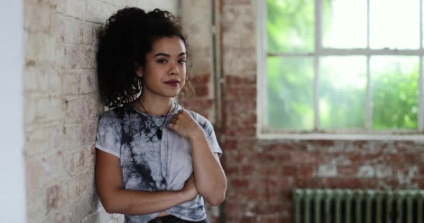 Potret Wanita Milenial Kantor Kreatif — Stok Video