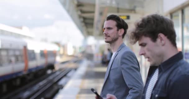Commuters Waiting Platform Train Arrive — Stock Video