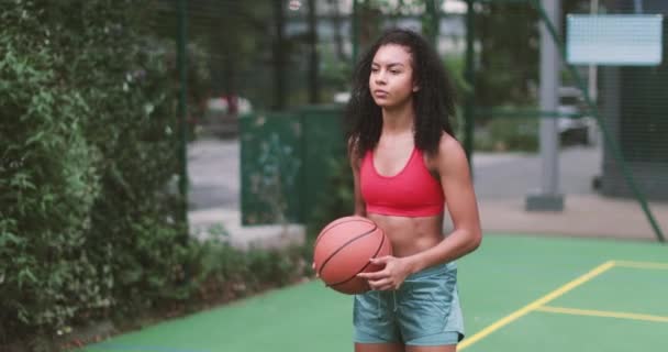 Vrouwelijke Basketbalspelers Een Team — Stockvideo