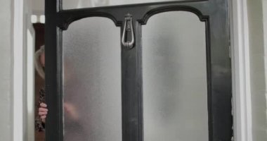 Aile ziyaret Büyükanne açılış kapı