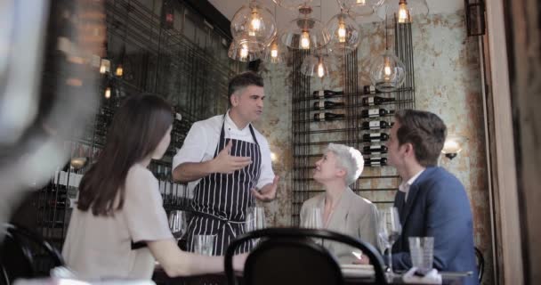 Müşteriler Restoran Yılında Tebrik Şef — Stok video