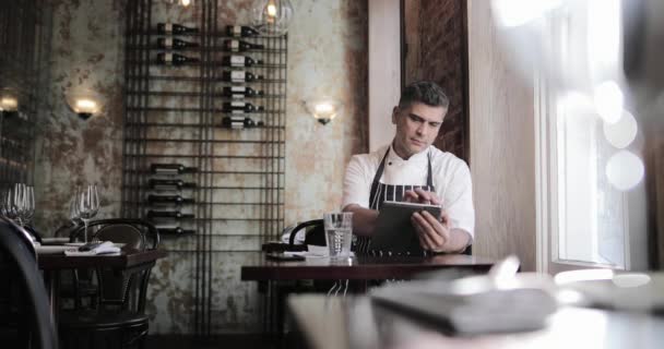 Retrato Del Chef Masculino Restaurante — Vídeos de Stock