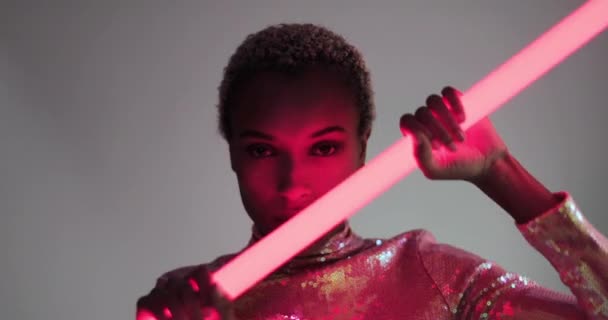 High fashion model posing with neon tubes in studio — Stock Video