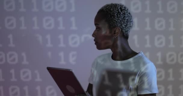 Afro American female programmer in front of coding projection — Stock Video