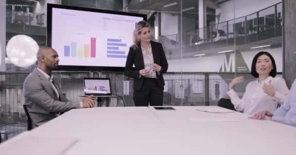 Business Executives in een plannings vergadering — Stockvideo