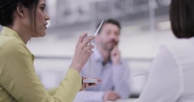 İş dünyası yöneticileri rüzgar enerjilerini tartışıyor