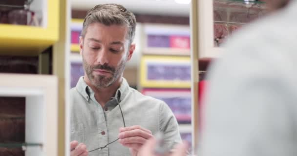 Customer trying frames at the optician — Stock Video