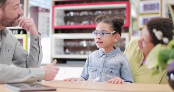 Young girl with new glasses at the opticians — ストック動画