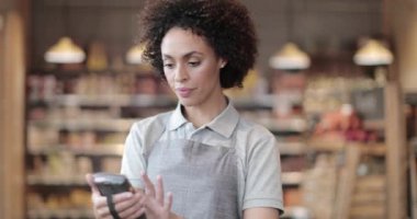 Tarayıcı kullanarak gıda pazarında satış asistanı.