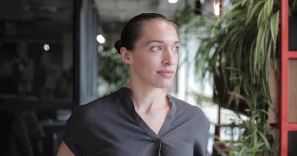 Portrait of a female freelancer in a coworking space — Stock Video