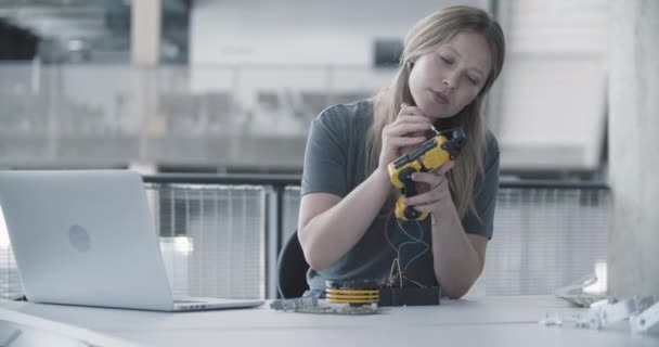 Female working on robotics — Stock Video