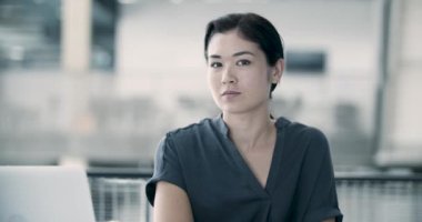Asyalı kadın iş kadını portresi