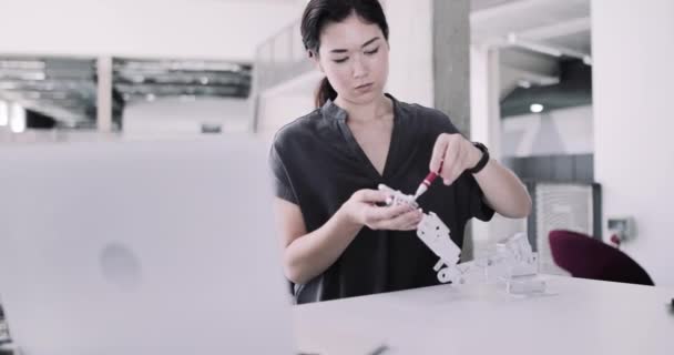 Female working on robotics — Stock Video