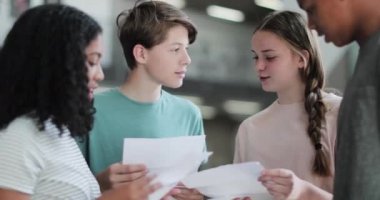 Lise öğrencilerinin sınav sonuçları açma
