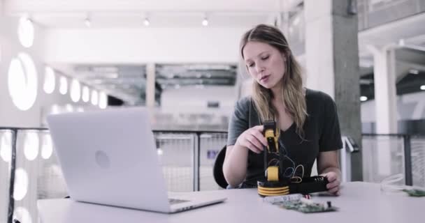 Female working on robotics — Stock Video