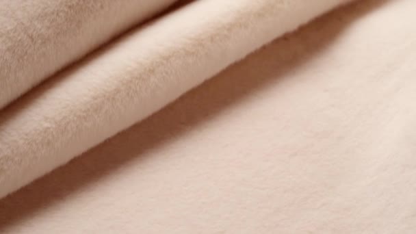 Hermosa Esponjosa Suave Piel Sintética Rosa Desnuda Abrigo Piel Ecológico — Vídeo de stock