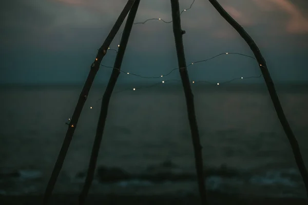 Ramos Com Lanternas Fundo Céu Noite — Fotografia de Stock