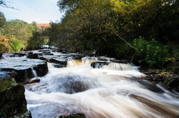 Malownicze Ujęcie Małych Wodospadów Rzece Avon Shipley Bridge Avon Dam — Zdjęcie stockowe