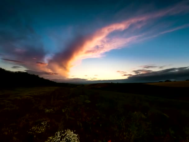 Time Lapse Movie Хмари Захід Сонця Над Полем — стокове відео