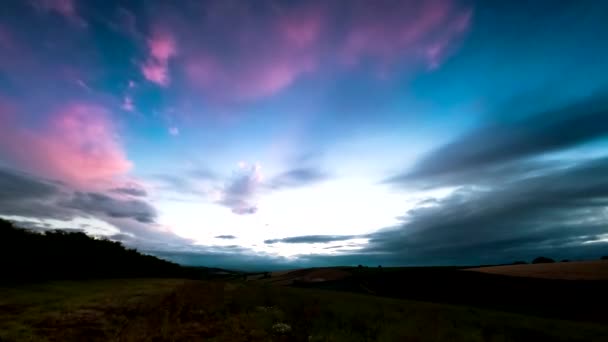 Time Lapse Movie Nubes Puesta Sol Sobre Los Campos — Vídeo de stock