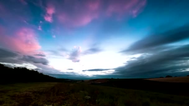 Time Lapse Movie Moln Och Solnedgång Över Fälten — Stockvideo