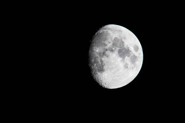 Demi Lune Dans Ciel Noir — Photo
