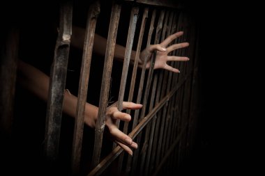 Kafes hücre ile eller. ticaret kavramı