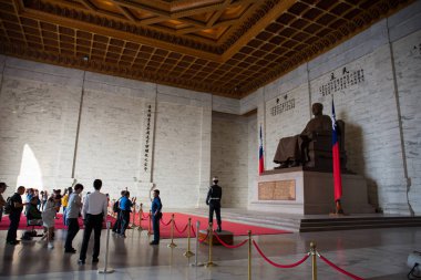 Taipei, Tayvan - 7 Kasım 2015: Chiang Kai-shek Memorial Hall ile mavi gök, Taipei, Tayvan