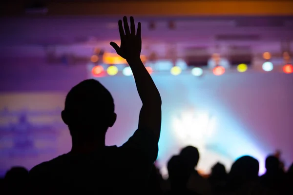 Concerto Musica Cristiana Con Mano Alzata — Foto Stock