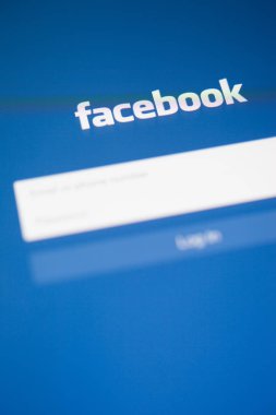 Chiang Mai, Tayland - 28 Eylül 2014: Facebook uygulaması Apple ipad sayfasında oturum. Dünyanın en büyük ve en popüler sosyal ağ sitesi Facebook olduğunu.