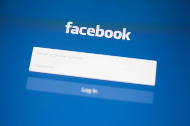 Chiang Mai, Tayland - 28 Eylül 2014: Facebook uygulaması Apple ipad sayfasında oturum. Dünyanın en büyük ve en popüler sosyal ağ sitesi Facebook olduğunu.