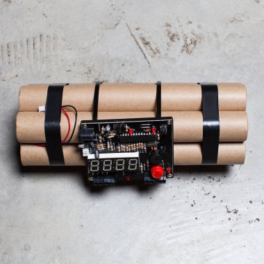 Saatli bomba bir çalışma elektronik clockwork ile