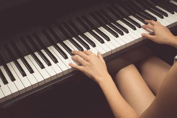 Vintage Tono Tocar Piano — Foto de Stock