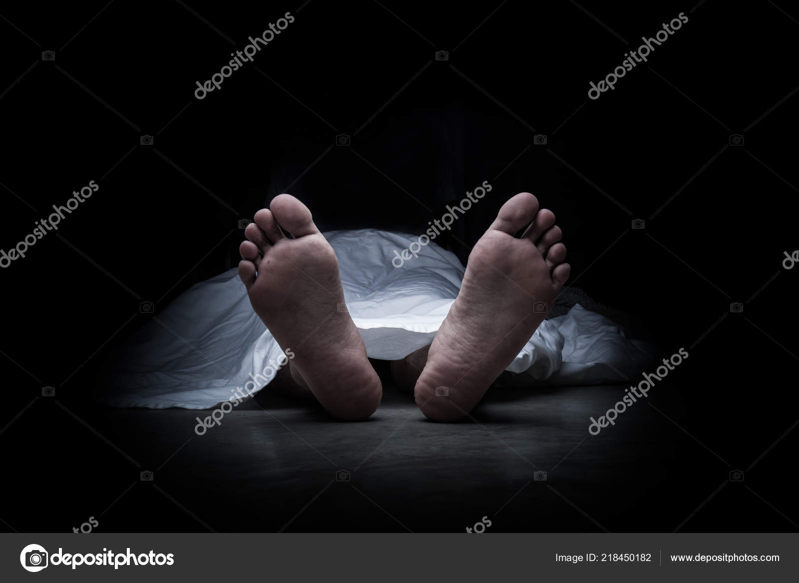 Dead Body Royalty-Free Images, Stock Photos & Pictures