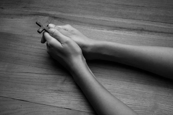 Hands praying with cross — Stock Photo, Image