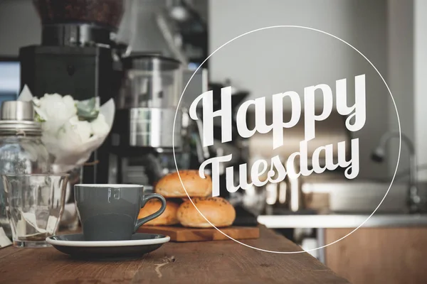 Щасливий вівторок кавовий кубок фону з вінтажним фільтром — стокове фото