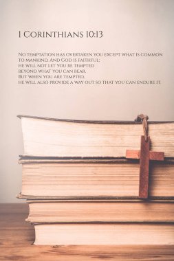 1 Korintliler 10:13 kitap giriş ahşap haç Vintage tonu